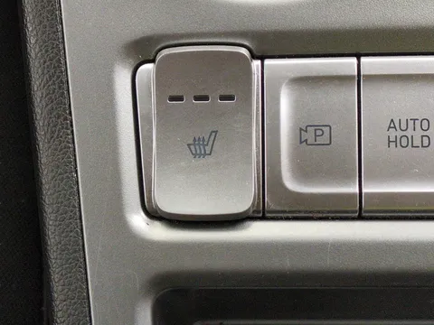Thumbnail image for the Hyundai Kona 64kWh Premium   (10.5kW Charger)