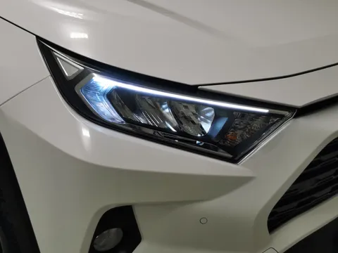 Thumbnail image for the Toyota RAV4 2.5 VVT-h GPF Design    CVT