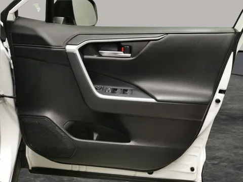 Thumbnail image for the Toyota RAV4 2.5 VVT-h GPF Design    CVT