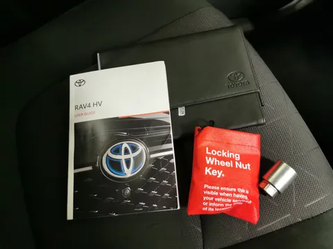 Thumbnail image for the Toyota RAV4 2.5 VVT-h GPF Design    CVT