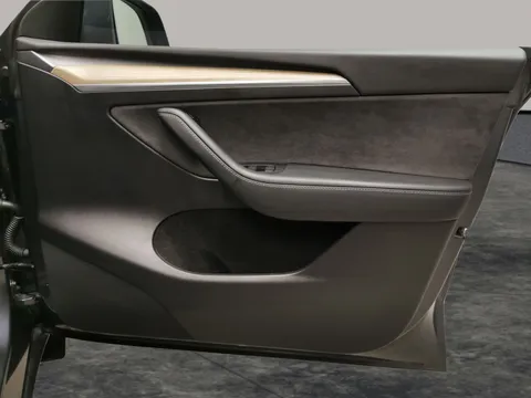 Thumbnail image for the Tesla Model Y SUV  RWD