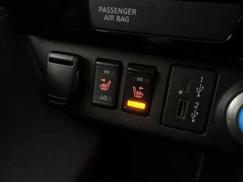 Thumbnail image for the Nissan LEAF 40kWh 10