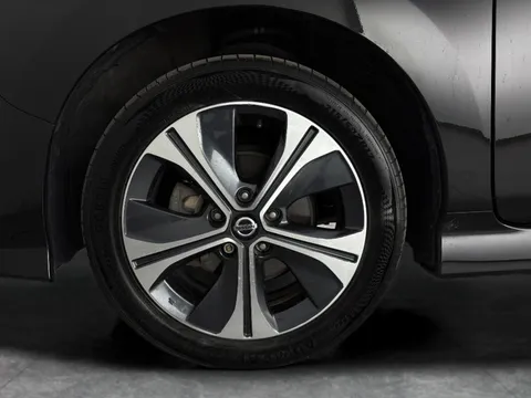 Thumbnail image for the Nissan LEAF 40kWh 10