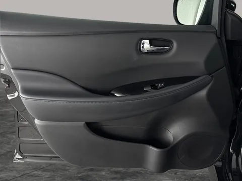 Thumbnail image for the Nissan LEAF 40kWh 10
