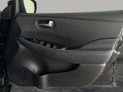 Thumbnail image for the Nissan LEAF 40kWh 10