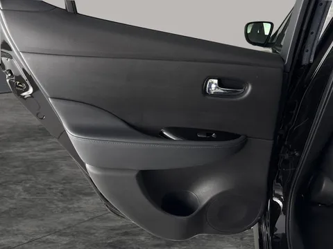 Thumbnail image for the Nissan LEAF 40kWh 10