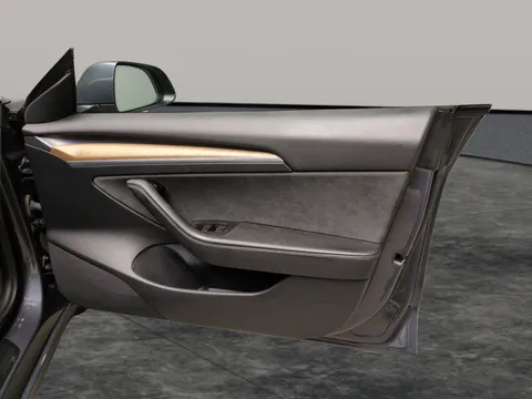 Thumbnail image for the Tesla Model 3 (Dual Motor) Long Range   4WDE