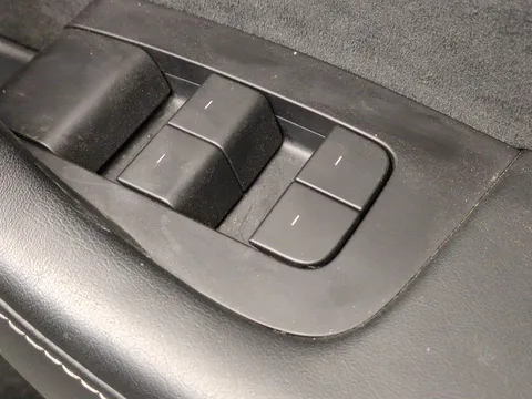 Thumbnail image for the Tesla Model Y (Dual Motor) Long Range   4WDE