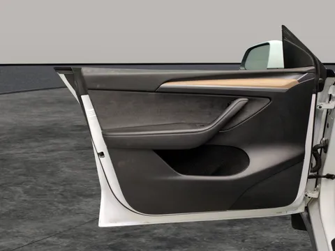 Thumbnail image for the Tesla Model Y (Dual Motor) Long Range   4WDE