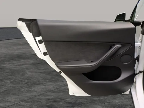 Thumbnail image for the Tesla Model Y (Dual Motor) Long Range   4WDE
