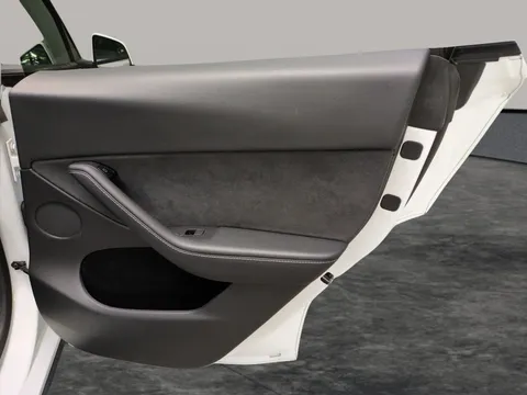 Thumbnail image for the Tesla Model Y (Dual Motor) Long Range   4WDE
