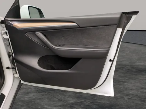 Thumbnail image for the Tesla Model Y (Dual Motor) Long Range   4WDE