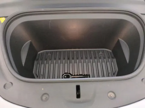 Thumbnail image for the Tesla Model Y (Dual Motor) Long Range   4WDE