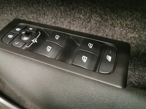 Thumbnail image for the Volvo XC40 1.5h T4 Recharge 10.7kWh R-Design   Plug-in