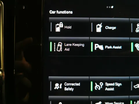 Thumbnail image for the Volvo XC40 1.5h T4 Recharge 10.7kWh R-Design   Plug-in
