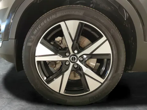 Thumbnail image for the Volvo XC40 1.5h T4 Recharge 10.7kWh R-Design   Plug-in