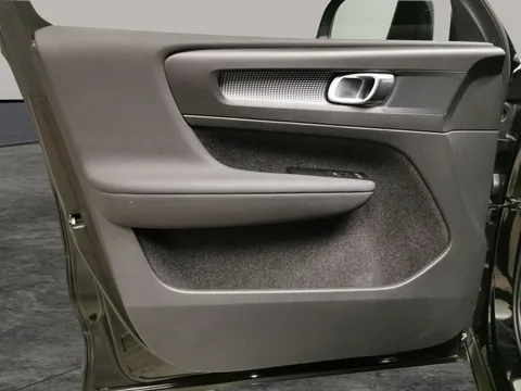 Thumbnail image for the Volvo XC40 1.5h T4 Recharge 10.7kWh R-Design   Plug-in