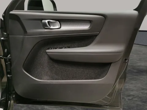 Thumbnail image for the Volvo XC40 1.5h T4 Recharge 10.7kWh R-Design   Plug-in