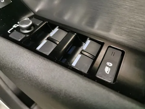 Thumbnail image for the Land Rover Range Rover Velar 2.0 D200 MHEV Edition   4WD