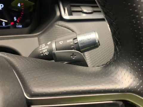 Thumbnail image for the Land Rover Range Rover Velar 2.0 D200 MHEV Edition   4WD