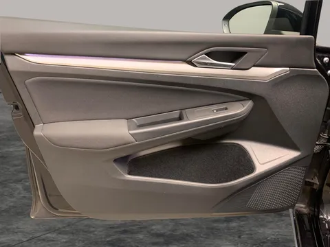 Thumbnail image for the Volkswagen Golf 1.5 TSI Life