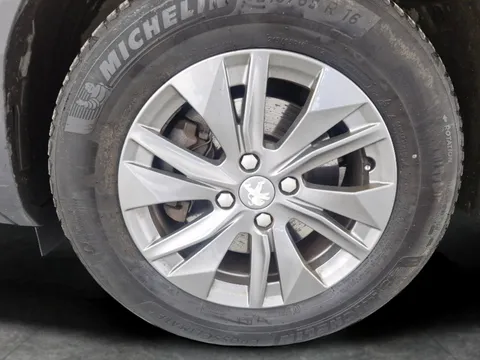 Thumbnail image for the Peugeot E-2008 50kWh Active Premium