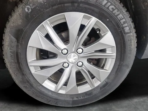 Thumbnail image for the Peugeot E-2008 50kWh Active Premium