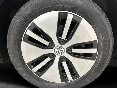 Thumbnail image for the Volkswagen E-Golf 35.8kWh e-Golf