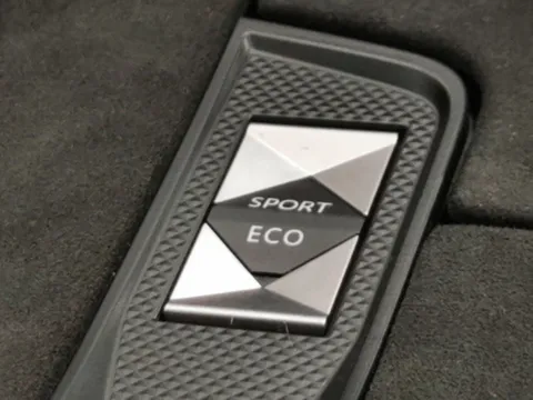 Thumbnail image for the Ds Automobiles Ds 7 Crossback 1.5 BlueHDi Performance Line + Crossback  EAT8