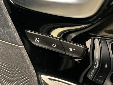 Thumbnail image for the Kia Niro 64kWh 4+