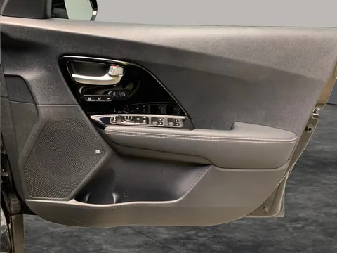 Thumbnail image for the Kia Niro 64kWh 4+