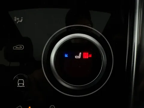 Thumbnail image for the Land Rover Discovery Sport 2.0 D180 MHEV R-Dynamic HSE   4WD
