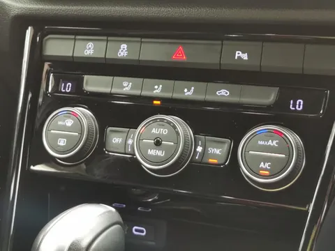 Thumbnail image for the Volkswagen T-Roc 2.0 TSI R   DSG 4Motion