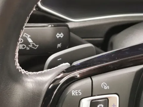 Thumbnail image for the Volkswagen T-Roc 2.0 TSI R   DSG 4Motion