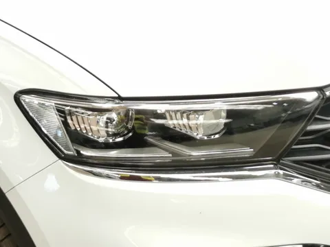 Thumbnail image for the Volkswagen T-Roc 2.0 TSI R   DSG 4Motion