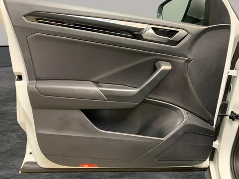 Thumbnail image for the Volkswagen T-Roc 2.0 TSI R   DSG 4Motion
