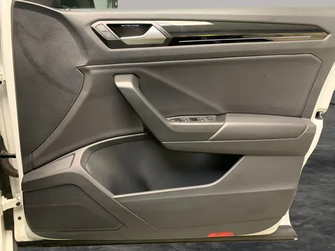 Thumbnail image for the Volkswagen T-Roc 2.0 TSI R   DSG 4Motion