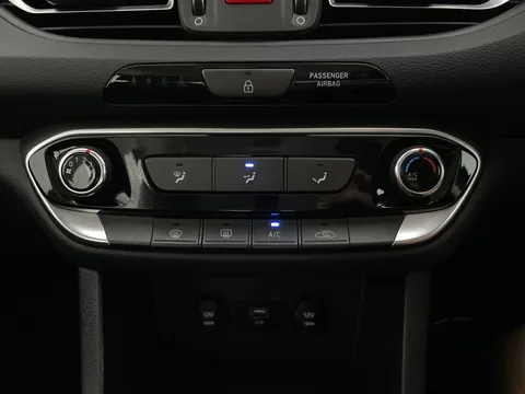 Thumbnail image for the Hyundai i30 1.0 T-GDi MHEV SE Connect    DCT