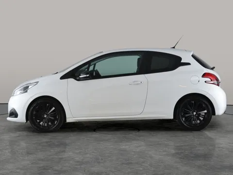 Thumbnail image for the Peugeot 208 1.2 PureTech Black Edition