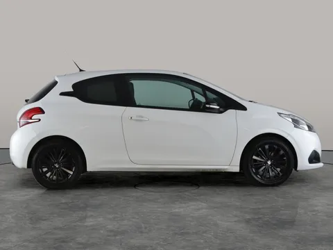 Thumbnail image for the Peugeot 208 1.2 PureTech Black Edition