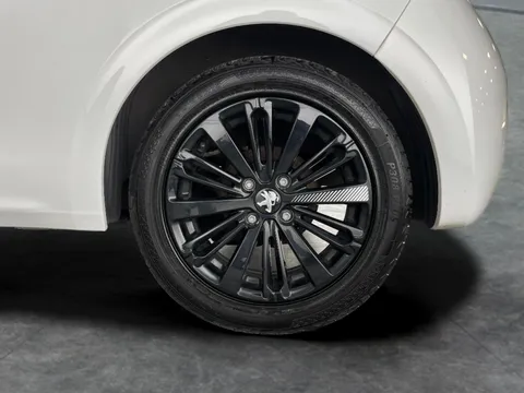Thumbnail image for the Peugeot 208 1.2 PureTech Black Edition