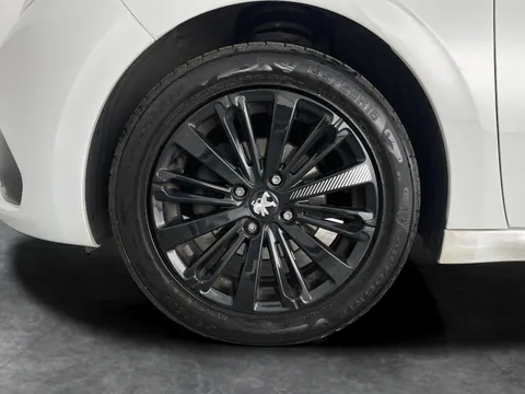 Thumbnail image for the Peugeot 208 1.2 PureTech Black Edition
