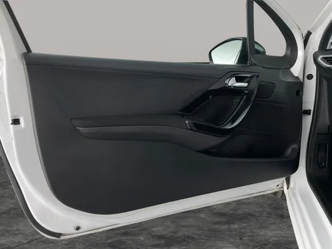 Thumbnail image for the Peugeot 208 1.2 PureTech Black Edition