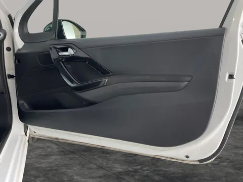 Thumbnail image for the Peugeot 208 1.2 PureTech Black Edition