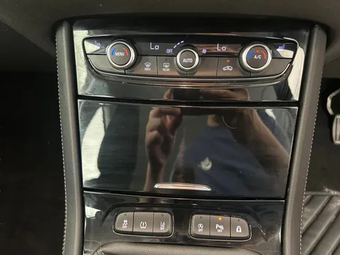 Thumbnail image for the Vauxhall Grandland X 1.2 Turbo SE Premium