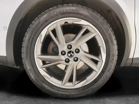 Thumbnail image for the Ds Automobiles Ds 7 Crossback 1.5 BlueHDi Prestige Crossback  EAT8