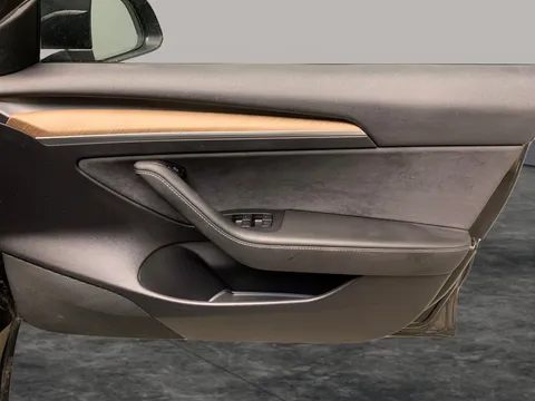 Thumbnail image for the Tesla Model 3 (Dual Motor) Long Range   4WDE