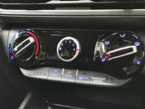 Thumbnail image for the Hyundai Kona 1.0 T-GDi MHEV SE Connect
