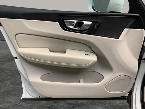 Thumbnail image for the Volvo XC60 2.0 D4 Momentum