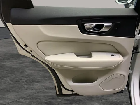 Thumbnail image for the Volvo XC60 2.0 D4 Momentum